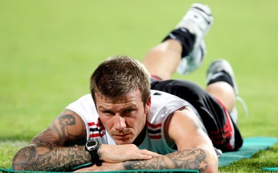 9D体育热评-B席这脚射门被扑